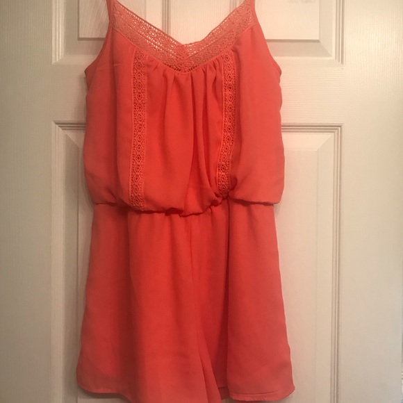 Fully lined romper. S - Picture 1 of 4